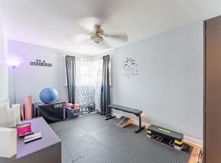 8737 S Sproat Ave, Oak Lawn, IL 60453