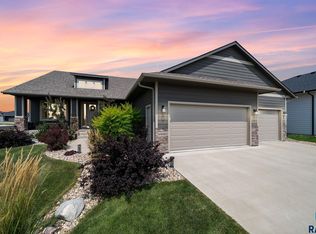 6800 E Smyrna Cir, Sioux Falls, SD 57110