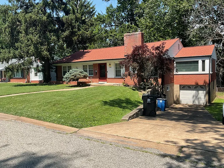 1116 E Parkedge Ln — Photo 3