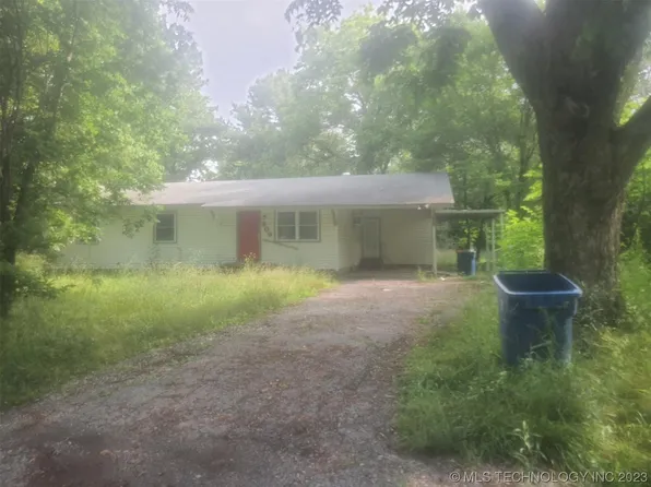 809 Carbon Ave, Hartshorne, OK 74547