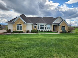 2083 Wedgewood Dr, Dubuque, IA 52002
