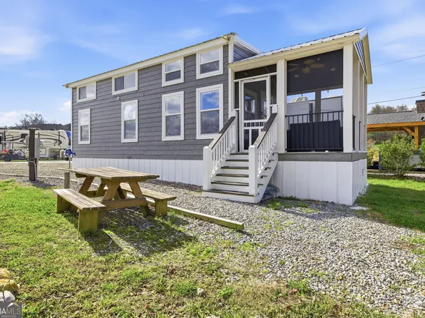 102 Mountain Meadows Dr, Morganton, GA 30560