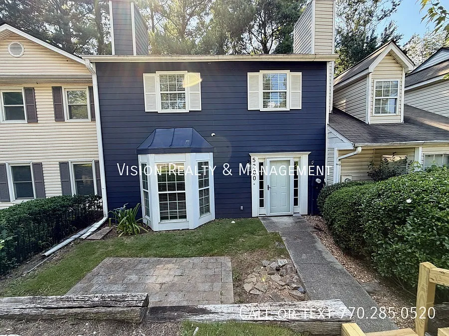 Beautiful 3 BD 2.5 BA Townhome — Photo 2