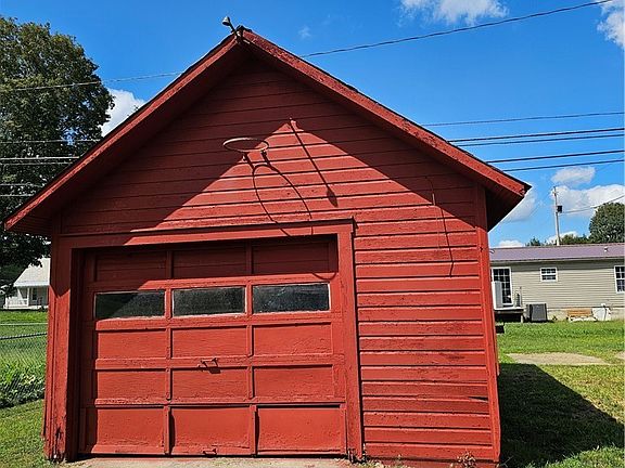 5th image of 1770 Broadway St