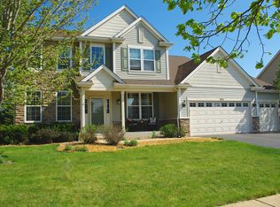 935 McDole Dr, Sugar Grove, IL 60554