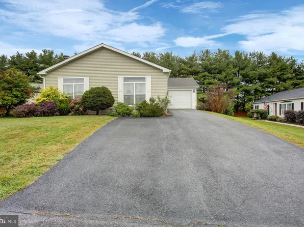13 Michael Ct, Shippensburg, PA 17257