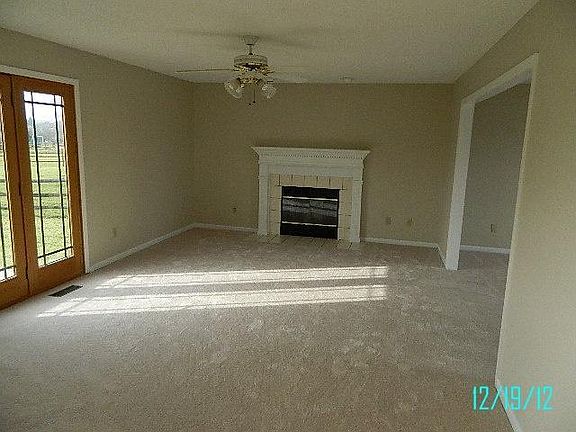 4th image of 17 Remington Ct