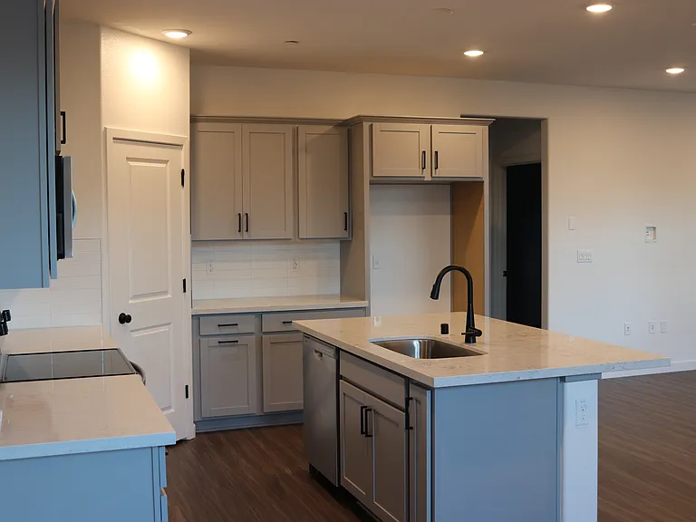 8133 Bodway Pkwy — Photo 6