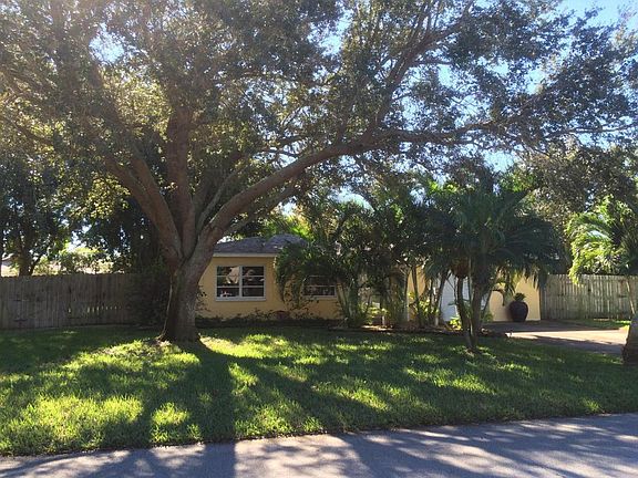 3rd image of 325 Cinnamon Dr