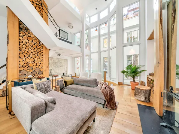 16 Minetta Lane image 2 of 29