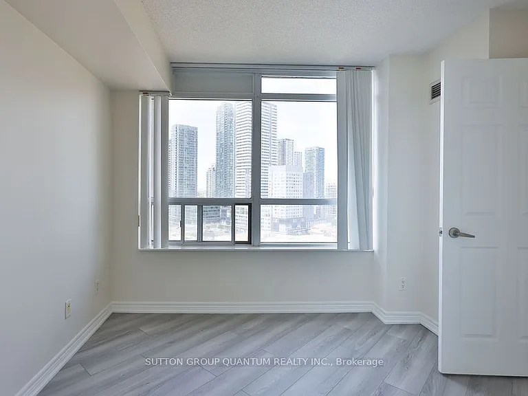 310 Burnhamthorpe Rd W #1602 — Photo 22