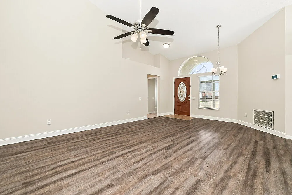 3 bed, 2.0 bath, 1784 sqft, $2,095 — Photo 4