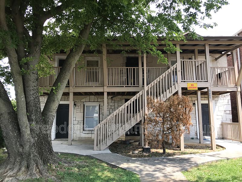 1st image of 2930 E Magnolia Ave #2