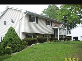 15 Andover Ln, Poughkeepsie, NY 12601