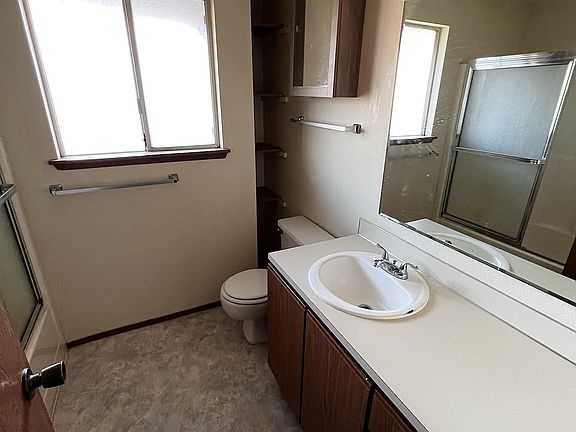 3rd image of 1586 NE Roseway Ln #1586