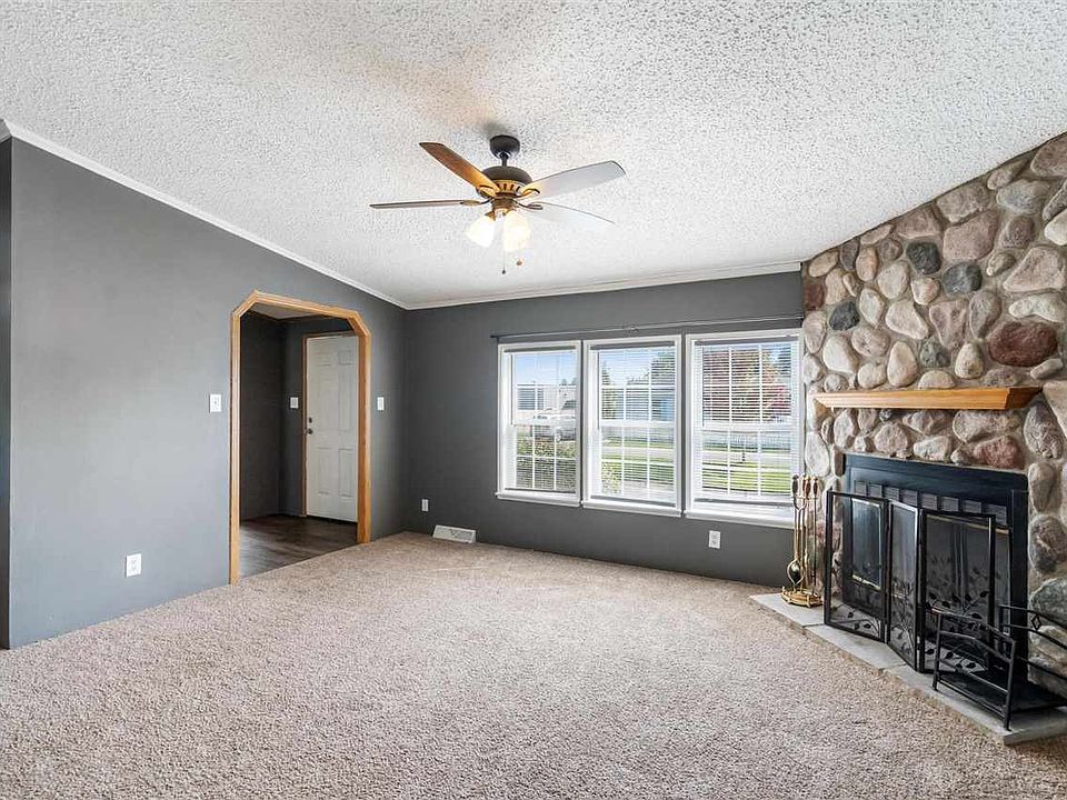 6685 M 66 N Charlevoix, MI Zillow Apartments for Rent in Charlevoix