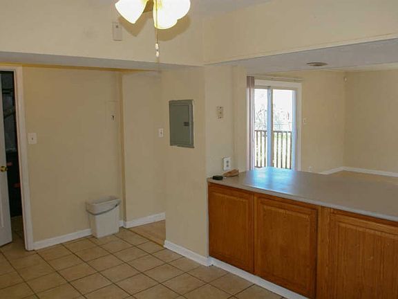 4th image of 677 Cayuga Ave