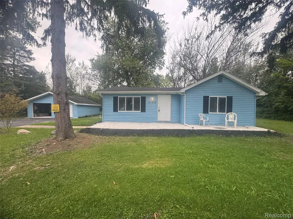 3153 Oleary Rd, Flint, MI 48504