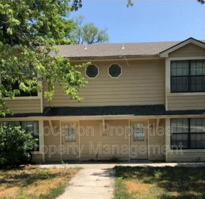 3 bed, 2.0 bath, 800 sqft, $995 — Photo 1