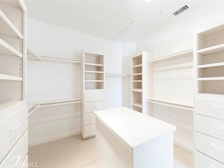 12 San Remo — Photo 30