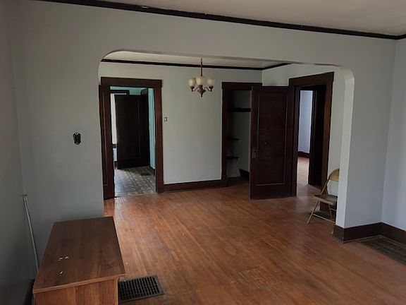 3rd image of 853 N College St