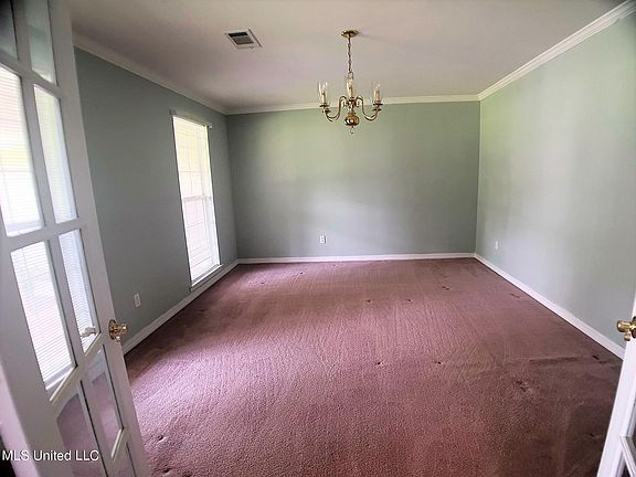 3rd image of 806 E Lakeshore Dr