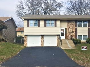 402 Beechwood Dr, Westmont, IL 60559