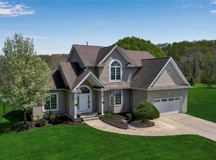 5245 Goodrich Rd, Clarence, NY 14031