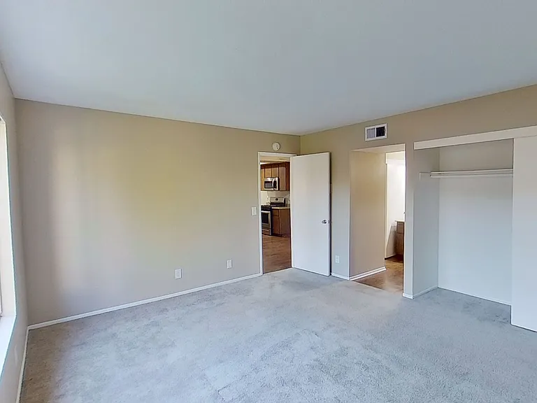 401 Beach Blvd - El Pueblo Apartments — Photo 41