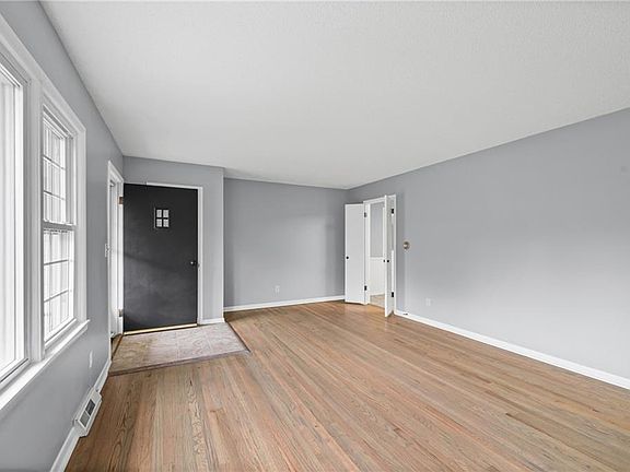 3rd image of 10701 N Main St