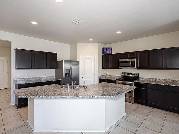 4th image of 42103 W Rojo St