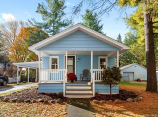 309 School St, Almont, MI