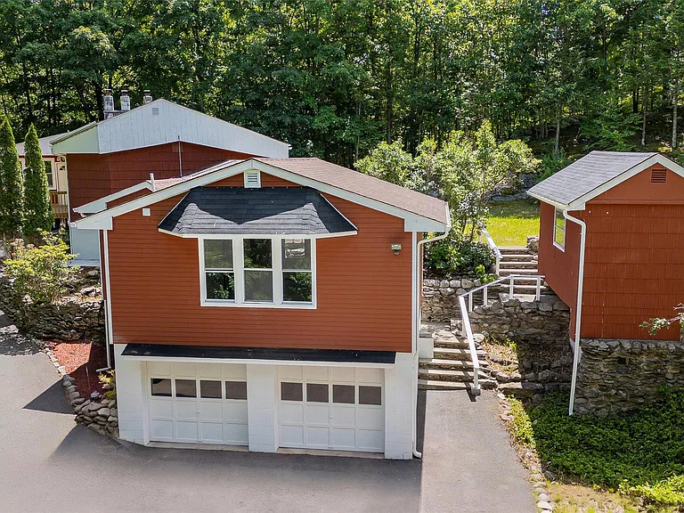 219 Benedict Rd — Photo 1