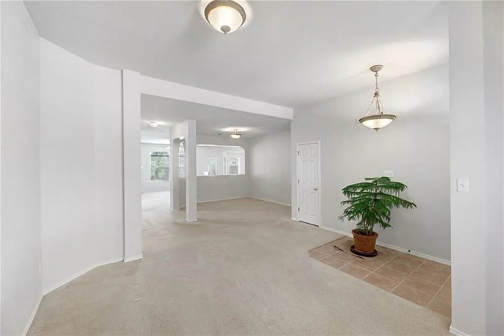 3 bed, 2.0 bath, 2170 sqft, $2,100 — Photo 4