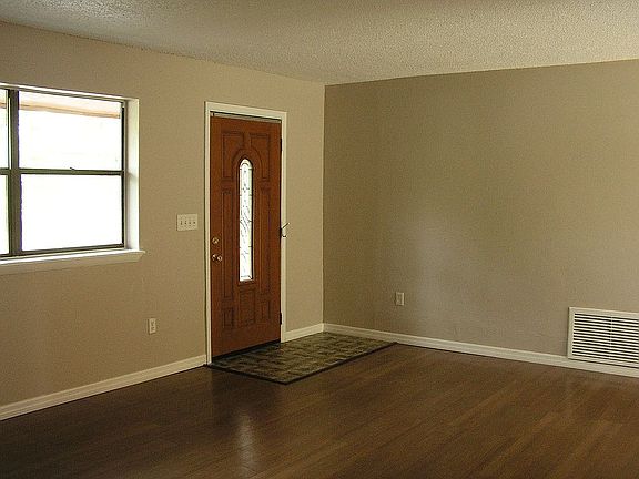 3rd image of 698 Grove Ave