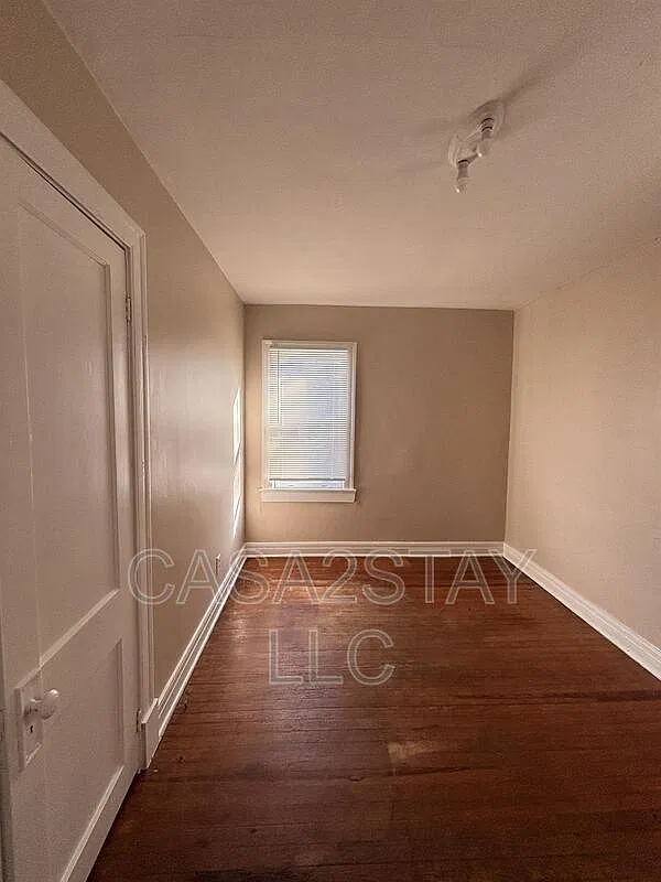 3 bed, 1.0 bath, 1000 sqft, $1,245 — Photo 3
