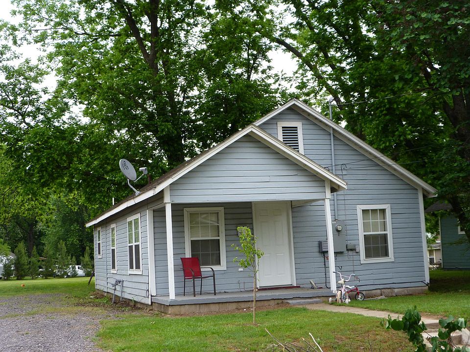 1st image of 715 S 2nd St