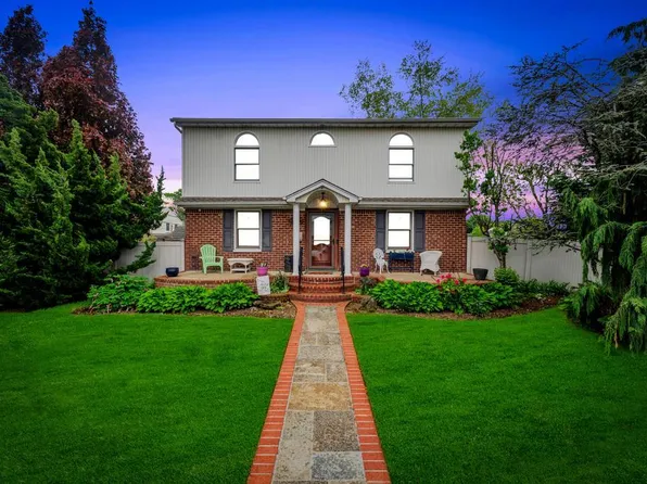 2346 Post Street, East Meadow, NY 11554