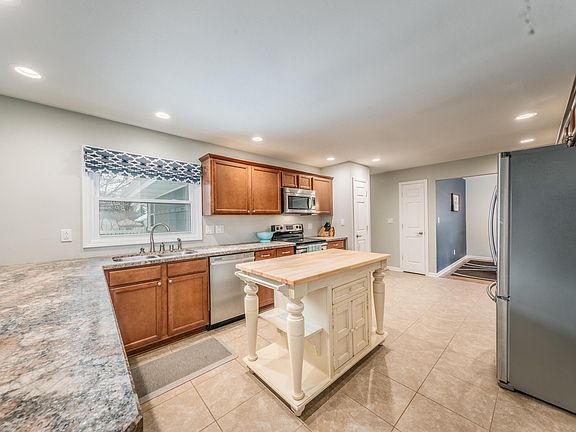 3rd image of W233N5850 Aster Dr