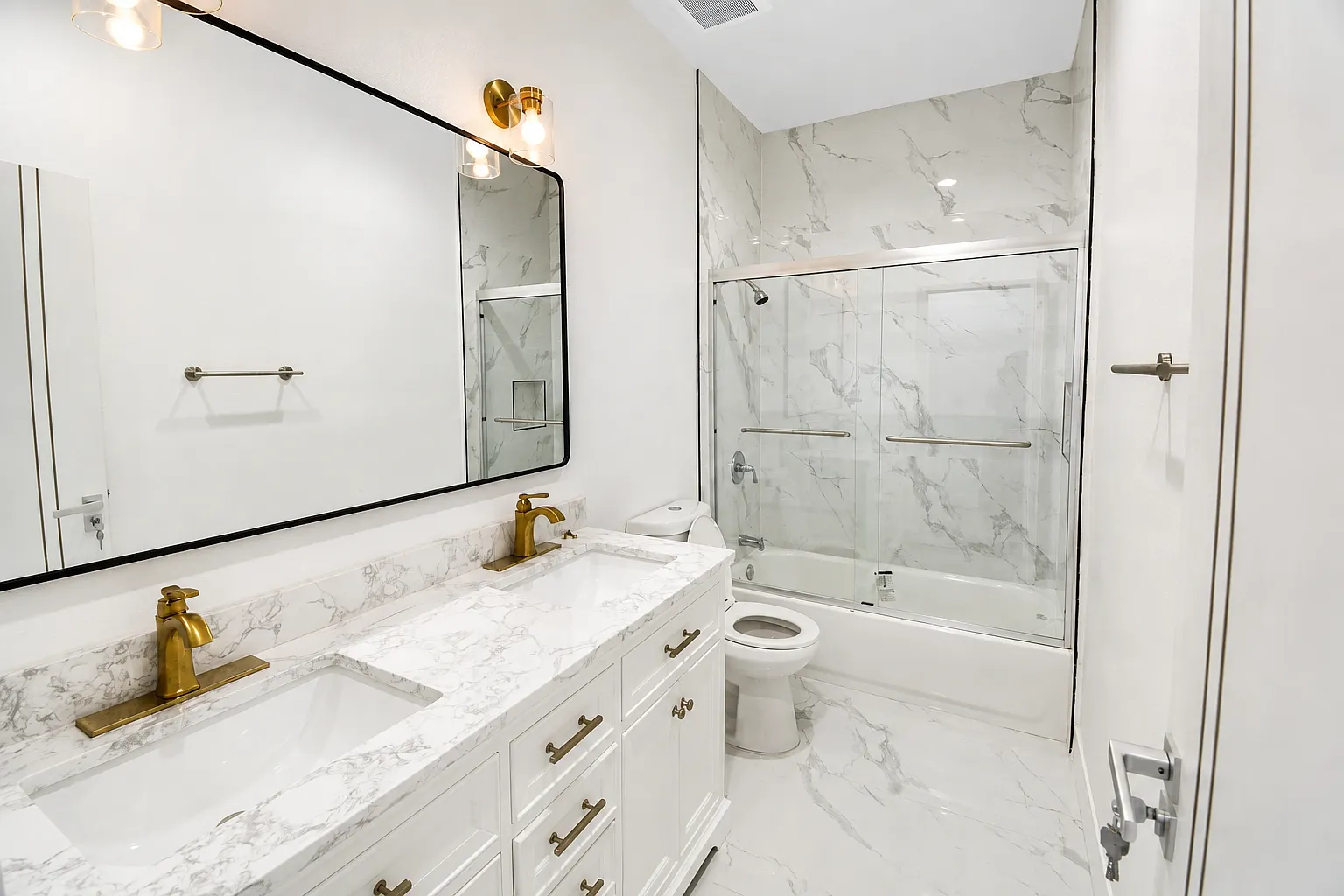 3 bed, 900 sqft, $2,980 — Photo 4
