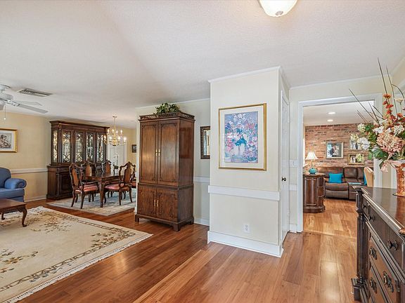 3rd image of 4301 NE 22nd Avenue
