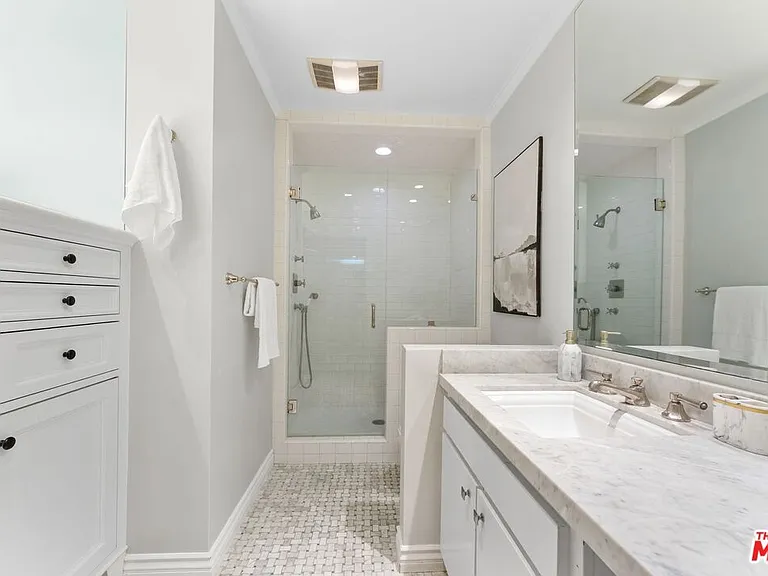 906 N Doheny Dr #311 — Photo 18