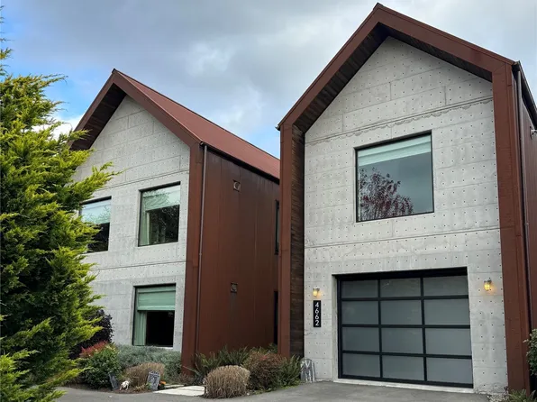 4662 Flying Goat Avenue NE #C, Bainbridge Island, WA 98110