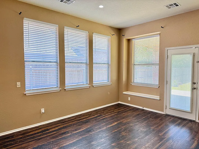 613 Oak Creek Dr — Photo 9