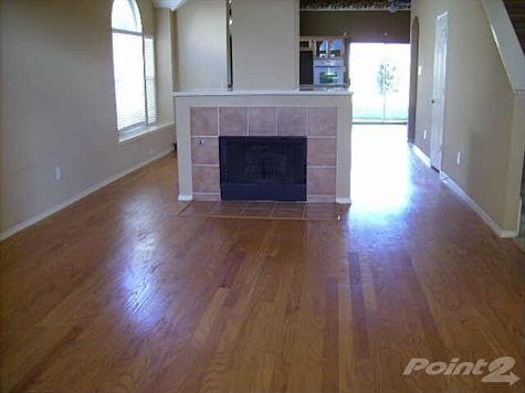 5th image of 812 Silverbrook Dr