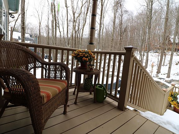 5th image of 730 Woodridge Ct