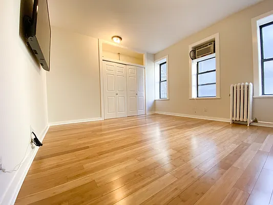 Rented by Real Broker NY LLC | media 32