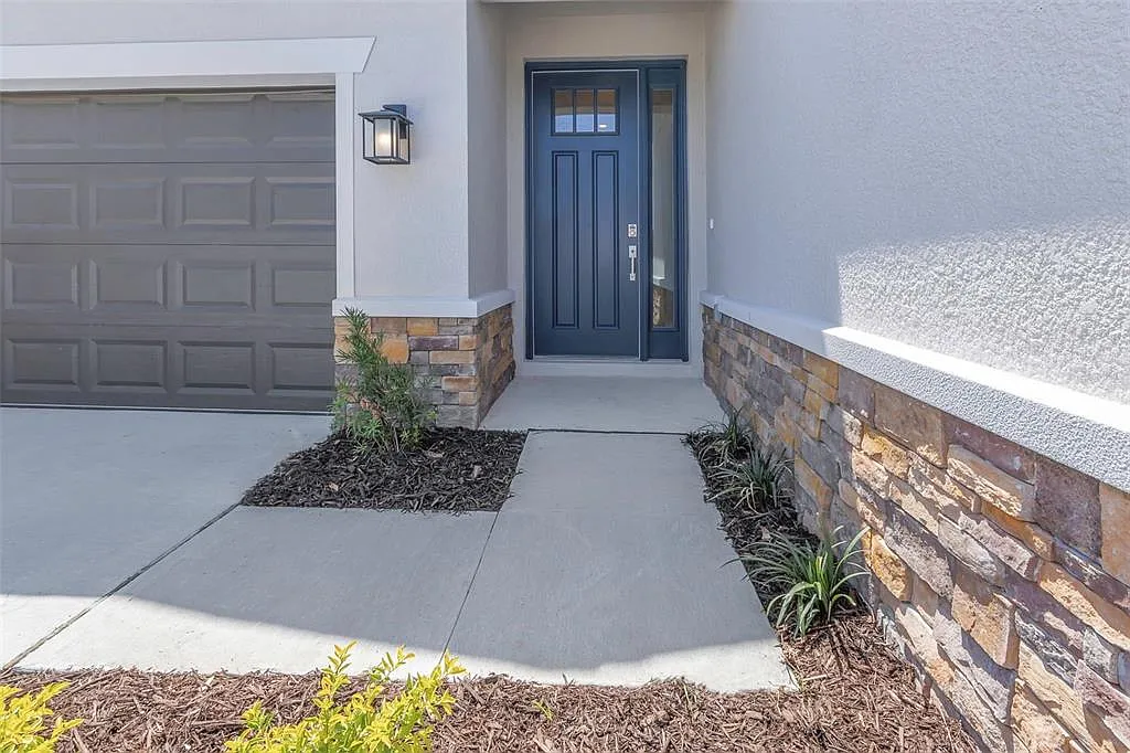4 bed, 3.0 bath, 2399 sqft, $4,000 — Photo 2