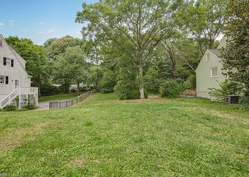 2nd image of 780 Arbor Rd