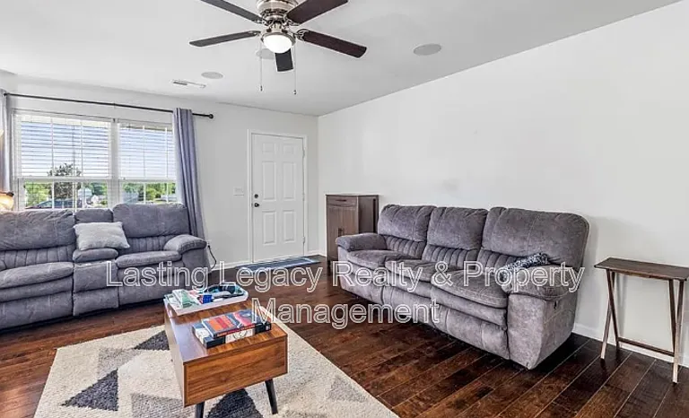 5047 Mount Hope Dr — Photo 7